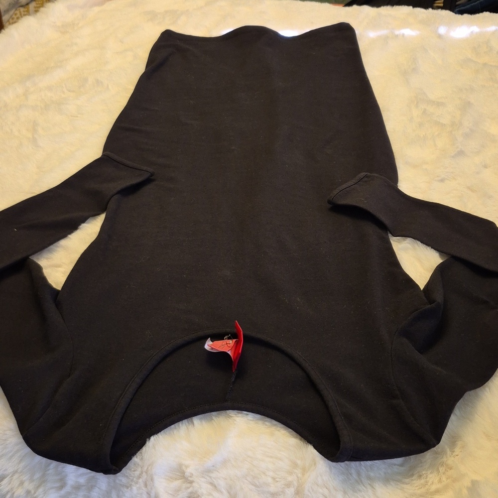 Deadly Dames"Looks That Kill" by Micheline Pittf:Pinup Girl ClothingSz.L.(#635B) - Picture 3 of 12
